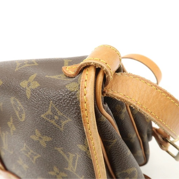 LOUIS VUITTON Monogram Saumur 30 Crossbody - Picture 8 of 12